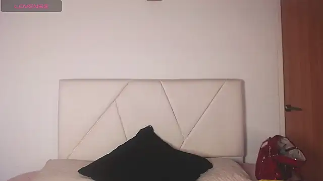 julz 03 online show from November 2025 11:52:01 PM