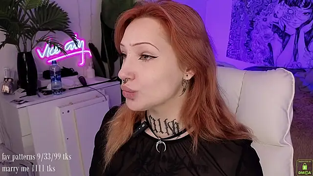 Snapshot of violetviolator chatting on October 2025 04:35:01 AM violetviolator online show from October 2025 04:35:01 AM