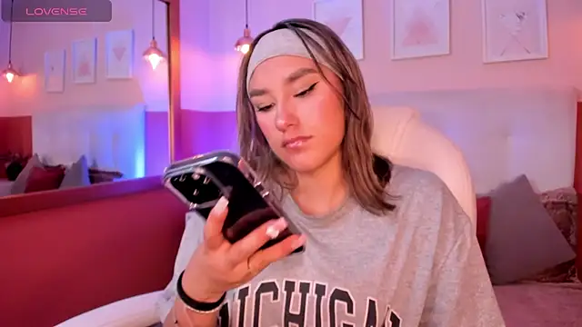  Sophie  miller online show from March 2026 07:59:02 PM