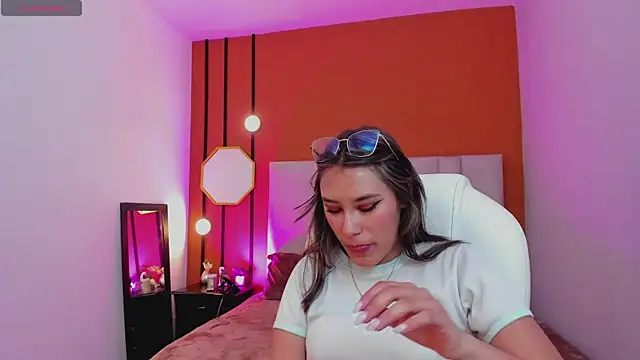 Snapshot of _Sophie__miller chatting on November 2025 07:17:02 PM Sophie miller online show from November 2025 07:17:02 PM