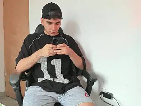 Snapshot of leo030809 chatting on March 2025 03:47:02 PM leo030809 online show from March 2025 03:47:02 PM