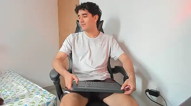 Snapshot of leo030809 chatting on March 2025 04:17:01 PM leo030809 online show from March 2025 04:17:01 PM