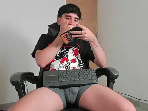 leo030809 online show from April 2026 08:25:02 PM