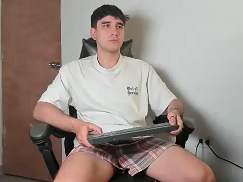 Snapshot of leo030809 chatting on March 2026 12:44:02 AM leo030809 online show from March 2026 12:44:02 AM