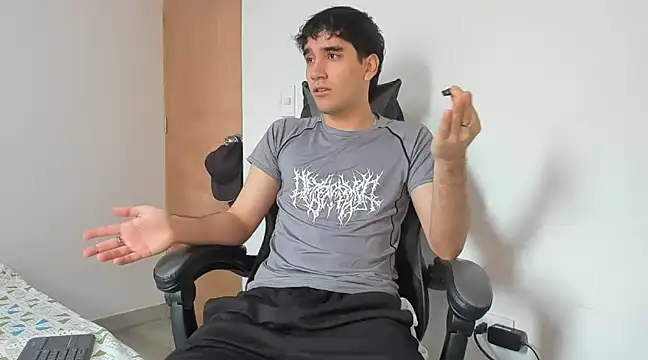 Snapshot of leo030809 chatting on March 2025 04:32:01 PM leo030809 online show from March 2025 04:32:01 PM