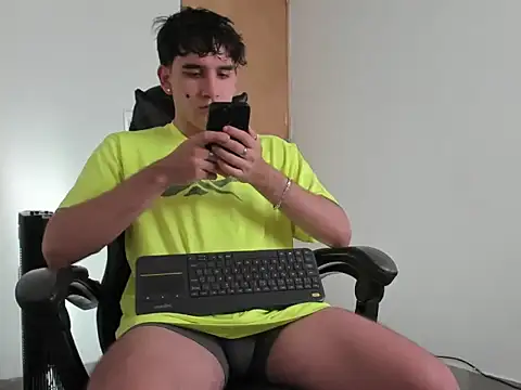 leo030809 online show from April 2026 08:34:01 PM