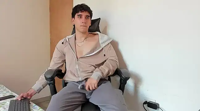 Snapshot of leo030809 chatting on March 2025 05:50:01 PM leo030809 online show from March 2025 05:50:01 PM