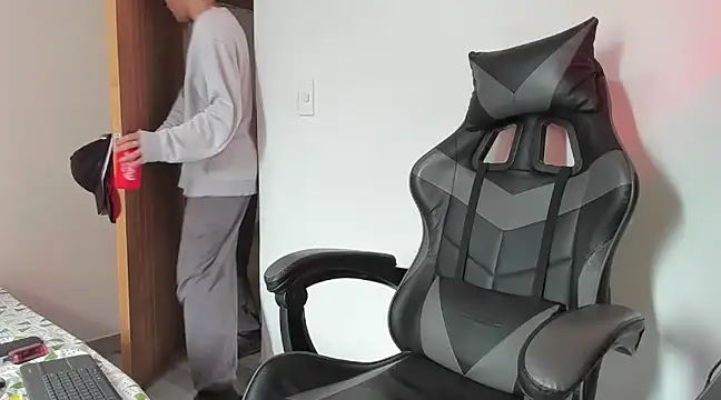 Snapshot of leo030809 chatting on March 2025 04:09:01 PM leo030809 online show from March 2025 04:09:01 PM