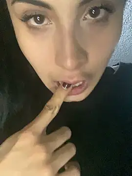 Snapshot of Effyvice13 chatting on September 2025 04:07:02 AM Effyvice13 online show from September 2025 04:07:02 AM