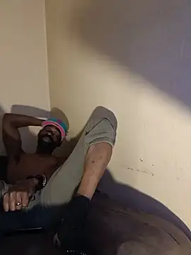 Snapshot of BuirdlyVerse chatting on May 2026 06:10:01 AM BuirdlyVerse online show from May 2026 06:10:01 AM