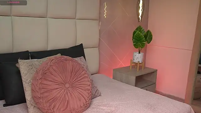 SaraMonroe1 online show from February 2026 12:23:01 PM