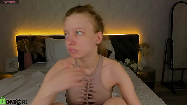 Michelle Blond online show from March 2026 10:32:02 AM