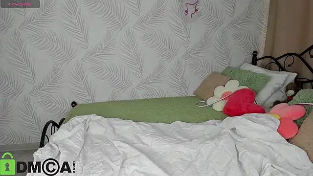 Michelle Blond online show from February 2026 08:00:02 AM