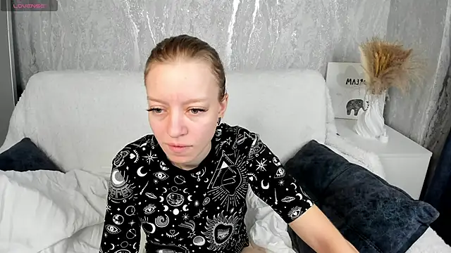 Snapshot of Michelle_Blond chatting on September 2025 07:36:01 AM Michelle Blond online show from September 2025 07:36:01 AM