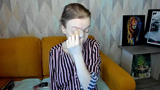 Snapshot of Michelle_Blond chatting on February 2025 07:01:02 AM Michelle Blond online show from February 2025 07:01:02 AM