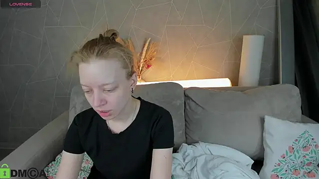 Michelle Blond online show from March 2026 07:53:01 AM