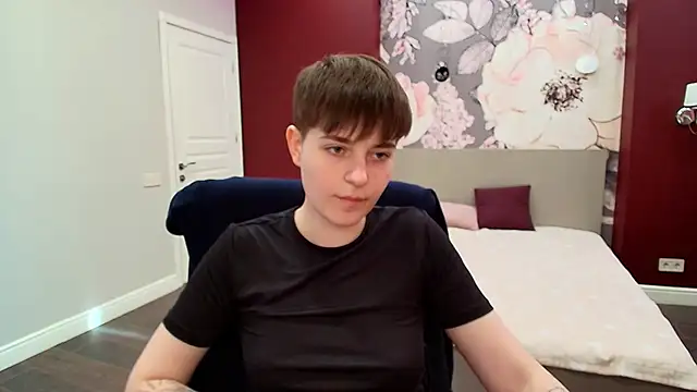 EmiliaYours online show from April 2026 01:49:01 PM