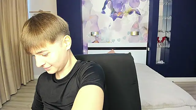 EmiliaYours online show from September 2025 12:33:01 PM