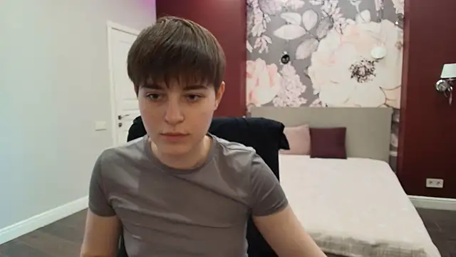 EmiliaYours online show from April 2026 02:01:01 PM