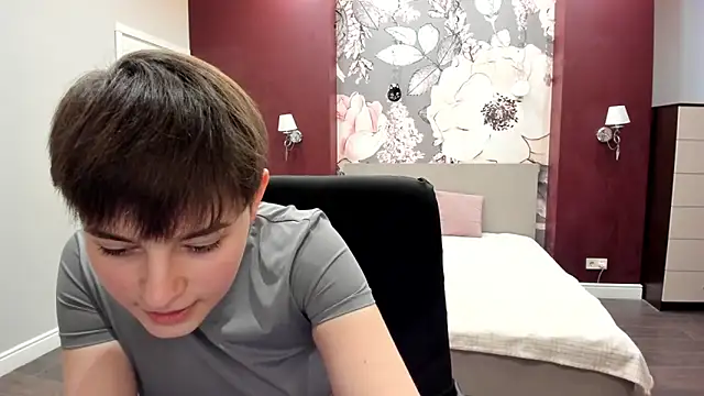 EmiliaYours online show from February 2026 02:35:02 PM