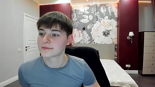 EmiliaYours online show from February 2026 03:28:01 PM