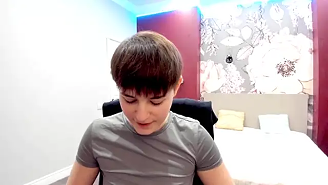 EmiliaYours online show from February 2026 03:32:02 PM