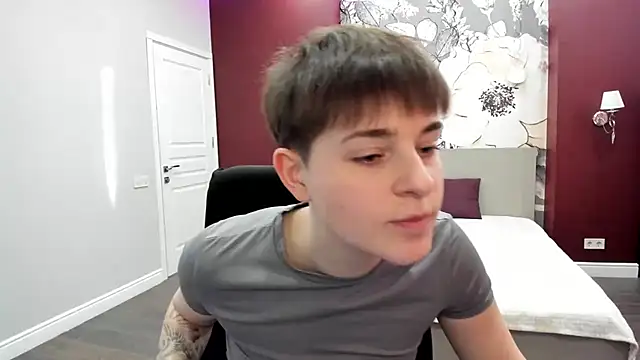 EmiliaYours online show from March 2026 02:33:01 PM