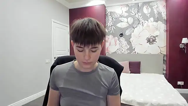 EmiliaYours online show from November 2025 03:45:01 PM