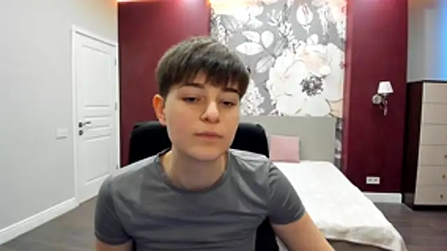 EmiliaYours online show from February 2026 02:36:01 PM