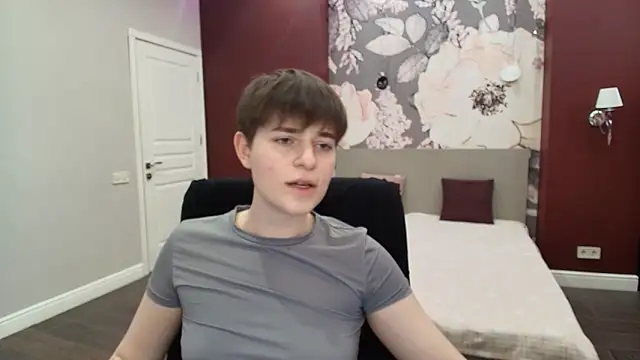 EmiliaYours online show from April 2026 02:46:02 PM