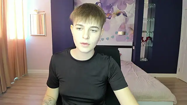 EmiliaYours online show from September 2025 01:51:01 PM