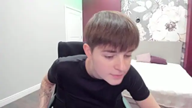 EmiliaYours online show from November 2025 02:55:02 PM