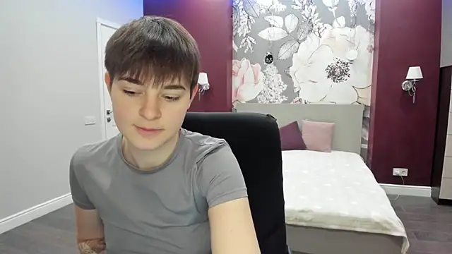 EmiliaYours online show from December 2025 03:25:01 PM