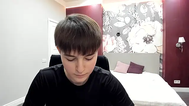 EmiliaYours online show from February 2026 03:43:02 PM