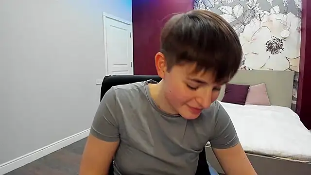 EmiliaYours online show from October 2025 01:56:01 PM