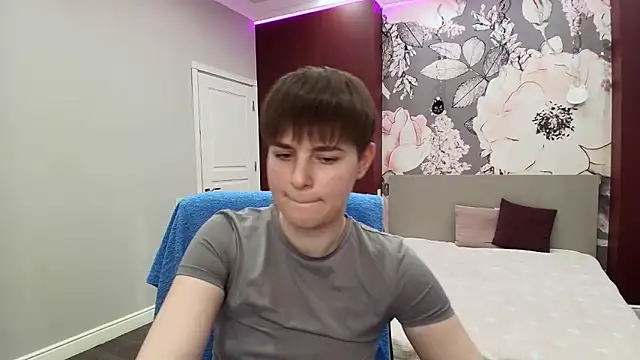 EmiliaYours online show from March 2026 02:08:02 PM