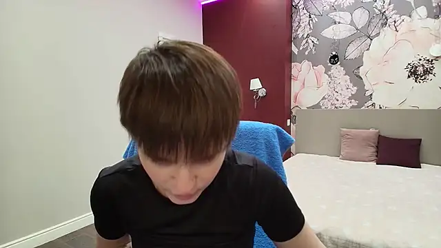 EmiliaYours online show from March 2026 02:18:01 PM