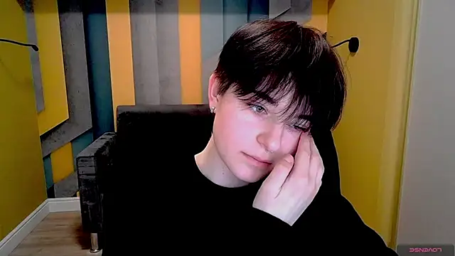 EmiliaYours online show from February 2025 01:33:01 PM