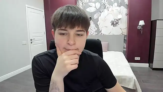 EmiliaYours online show from January 2026 03:48:02 PM