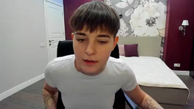 EmiliaYours online show from October 2025 04:39:02 PM