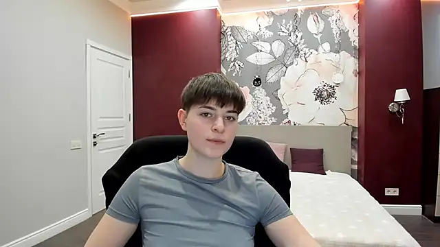 EmiliaYours online show from February 2026 02:48:02 PM