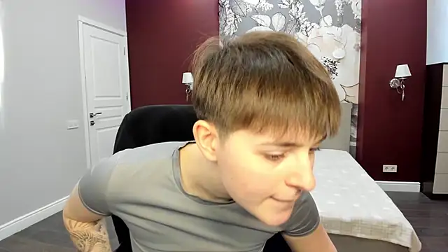 EmiliaYours online show from March 2026 03:04:02 PM