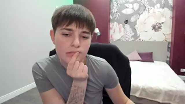 EmiliaYours online show from November 2025 02:31:02 PM