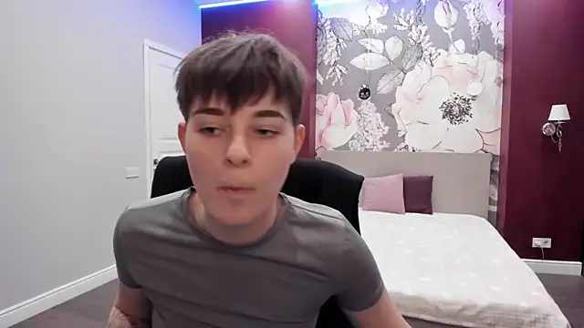 EmiliaYours online show from November 2025 03:02:01 PM