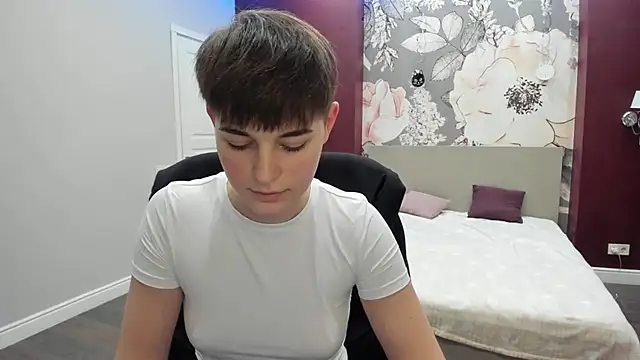 EmiliaYours online show from October 2025 07:14:01 PM