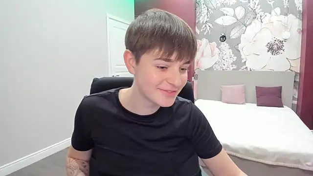 EmiliaYours online show from November 2025 03:16:02 PM