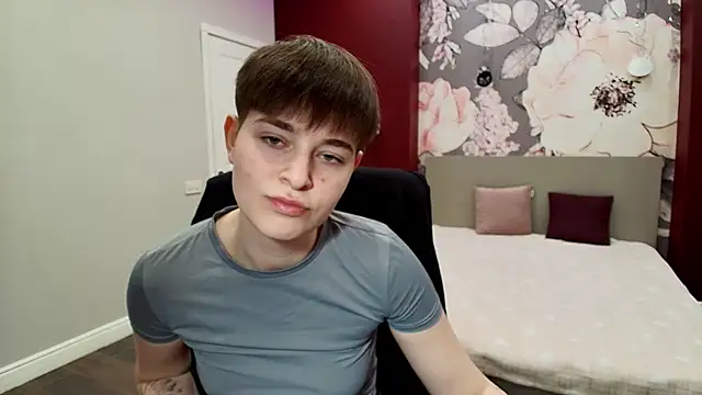 EmiliaYours online show from April 2026 01:40:03 PM