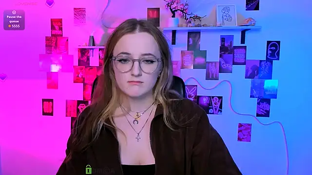 luna berryy online show from April 2026 08:14:02 PM