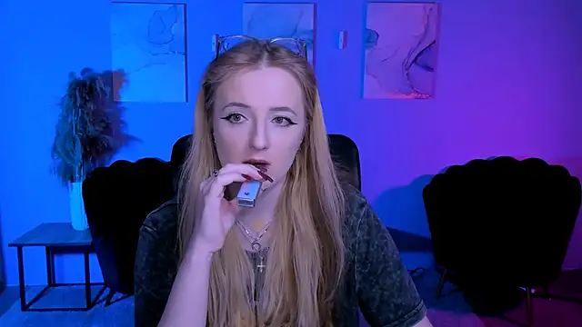 luna berryy online show from March 2026 08:20:02 PM