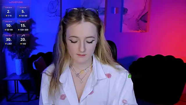 luna berryy online show from April 2026 08:21:01 PM